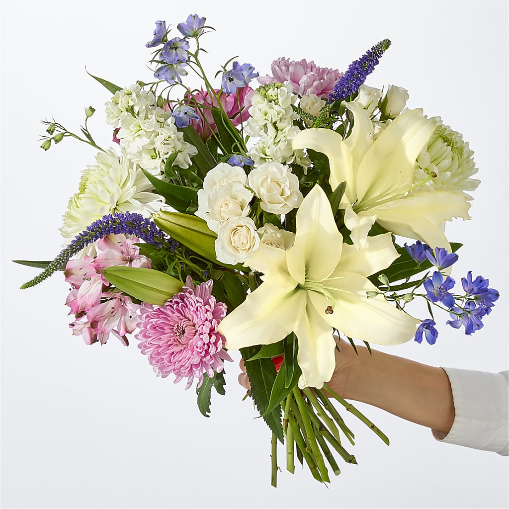 Winter Celebration Bouquet – LILY'S FLORAL DESIGN & GIFTS, Aberdeen SD