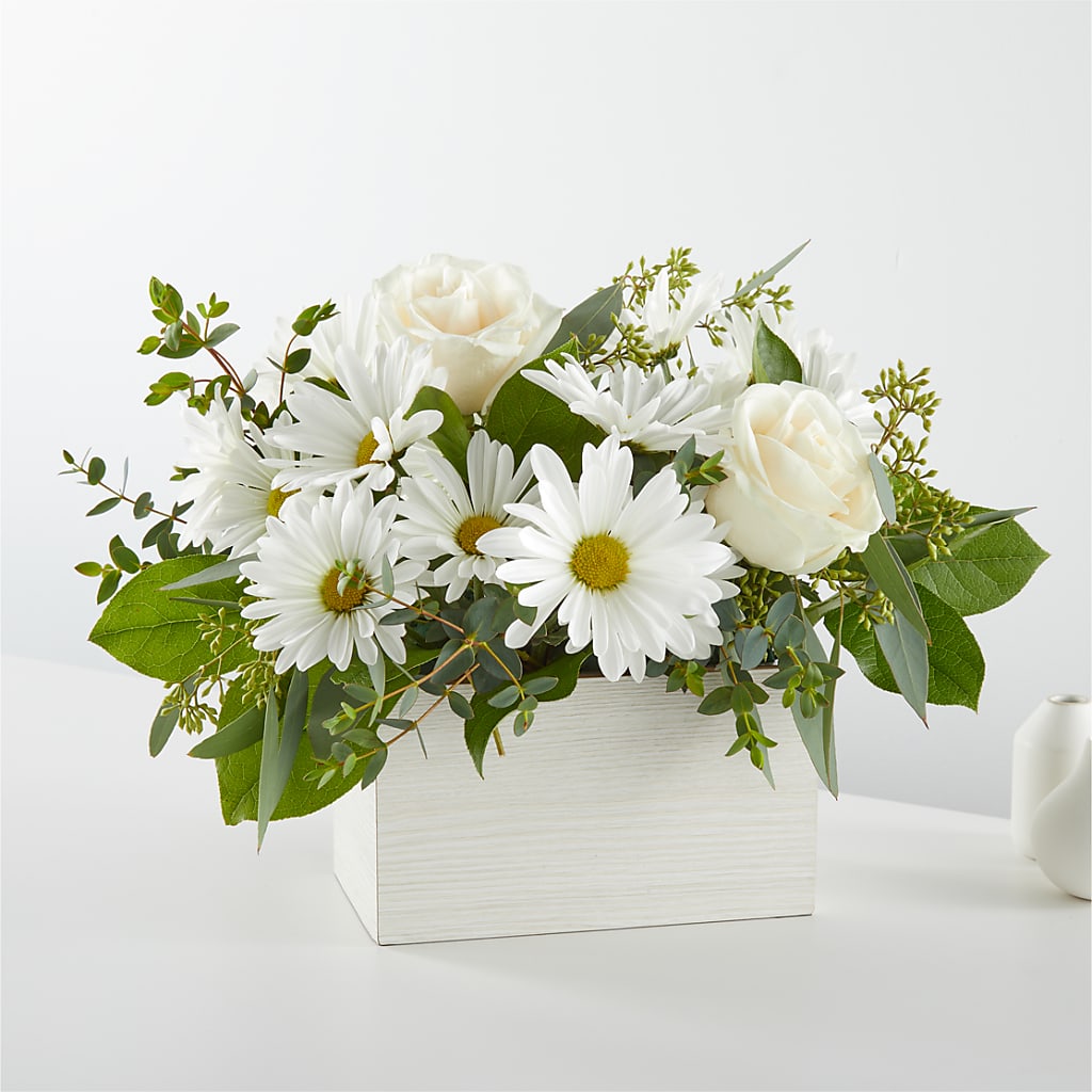Fresh Linen Box Bouquet – LILY'S FLORAL DESIGN & GIFTS, Aberdeen SD