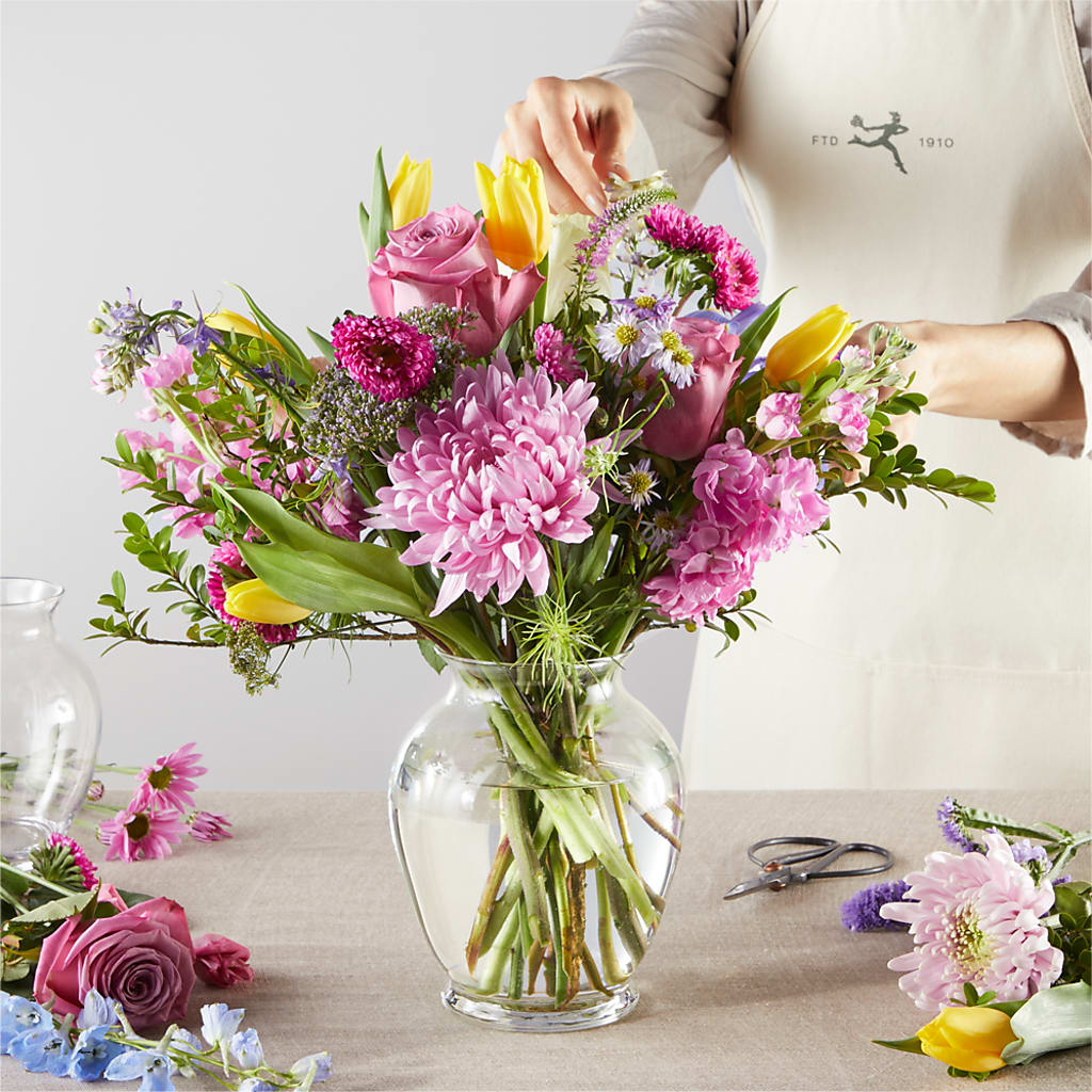 Pastel Tradition - A Florist Original – LILY'S FLORAL DESIGN & GIFTS, Aberdeen SD