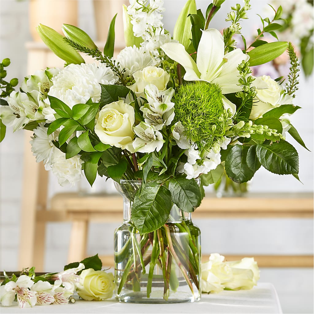Classic Ivory – A Florist Original – LILY'S FLORAL DESIGN & GIFTS, Aberdeen SD