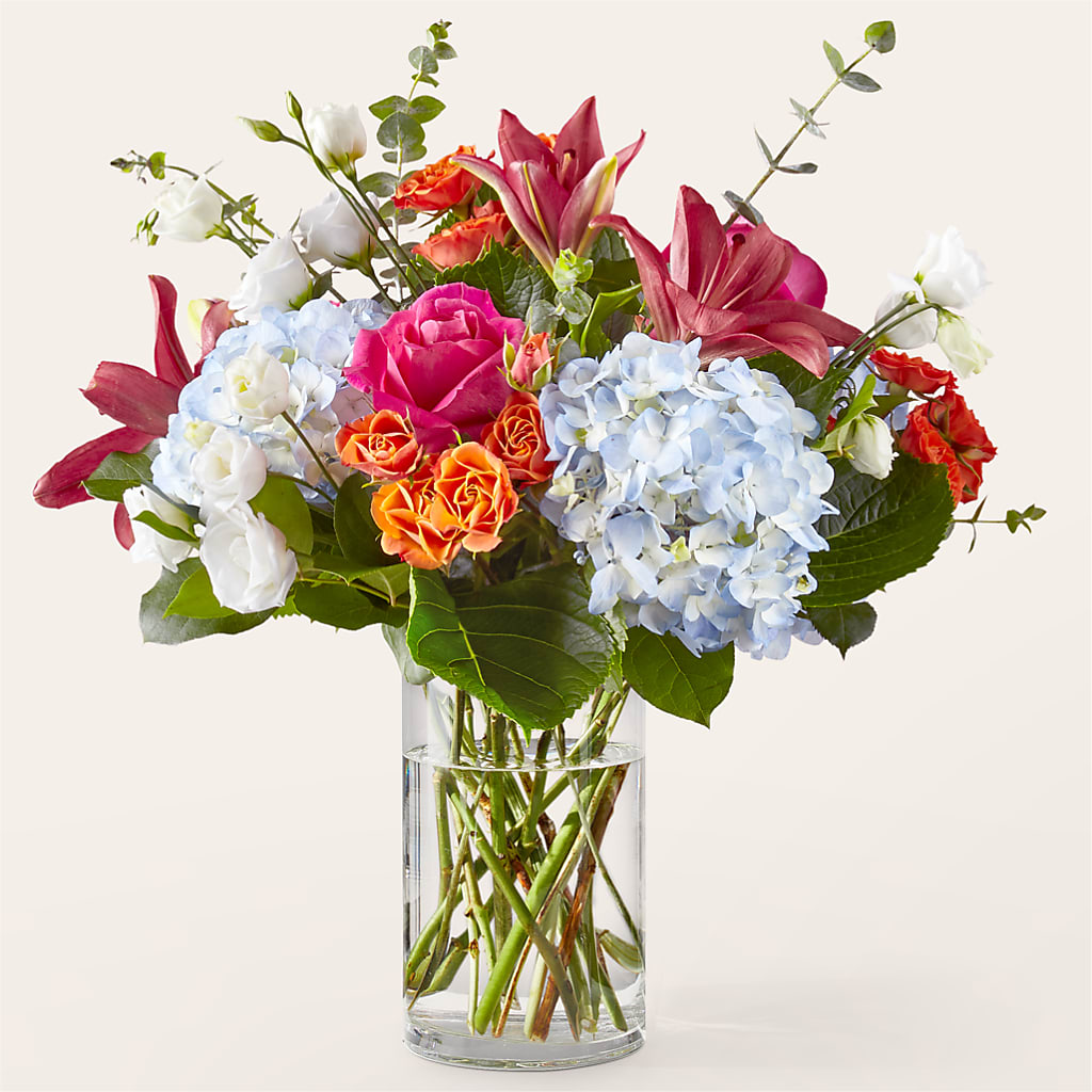 Awestruck Luxury Bouquet – LILY'S FLORAL DESIGN & GIFTS, Aberdeen SD
