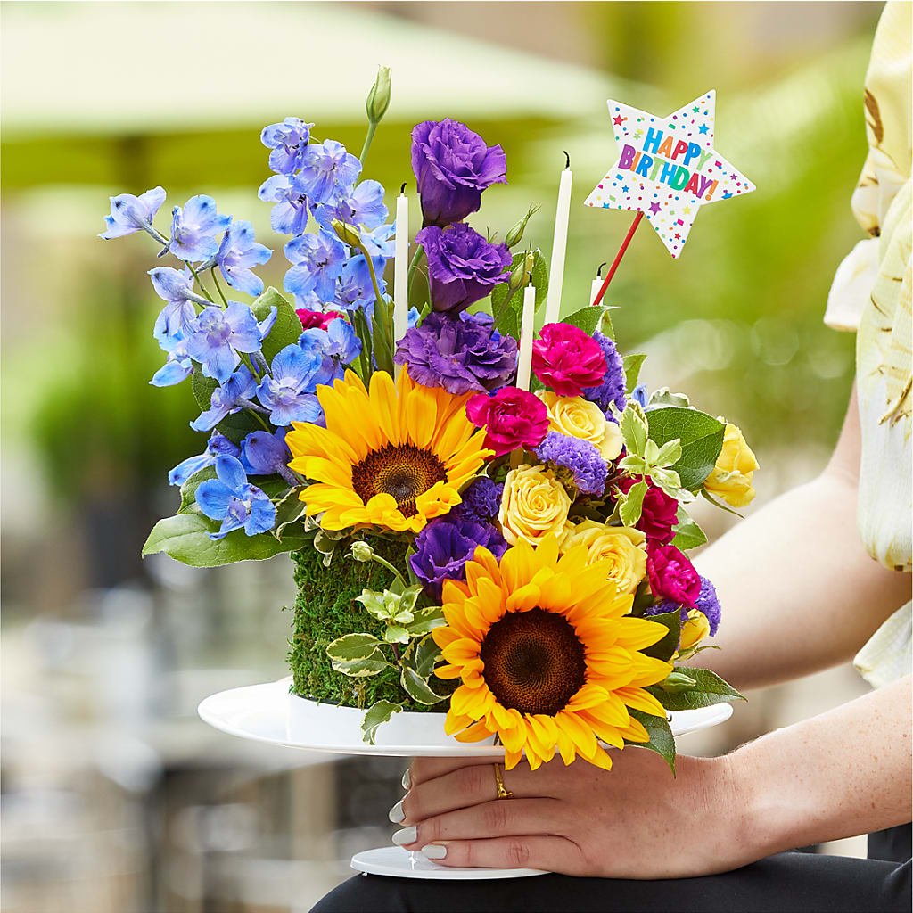 Star of the Day Floral Cake – LILY'S FLORAL DESIGN & GIFTS, Aberdeen SD