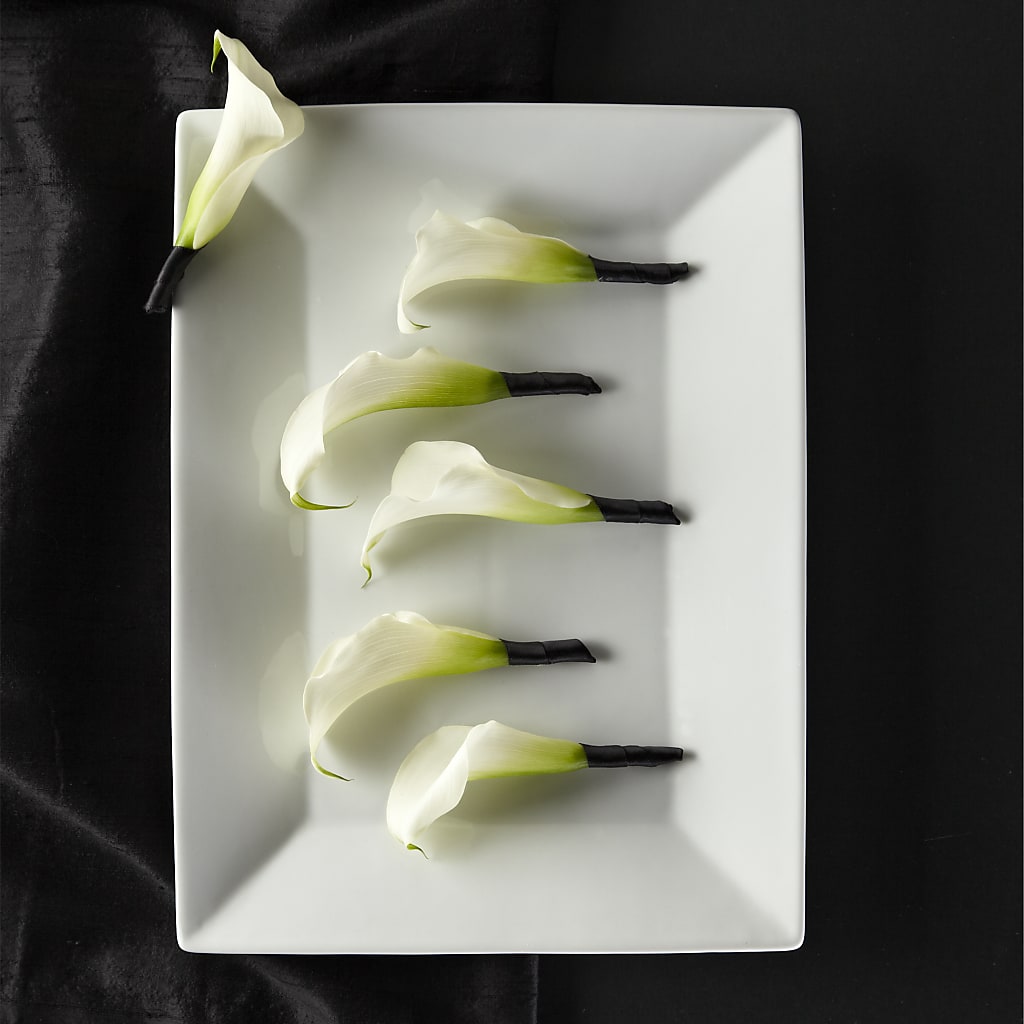 Calla Lily Promise Boutonniere – LILY'S FLORAL DESIGN & GIFTS, Aberdeen SD