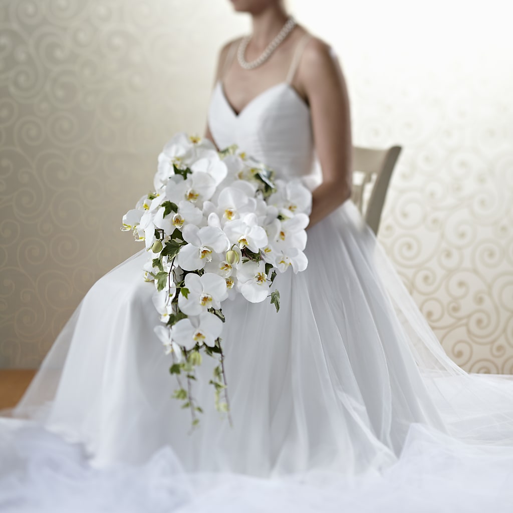 Classic White Bouquet – LILY'S FLORAL DESIGN & GIFTS, Aberdeen SD