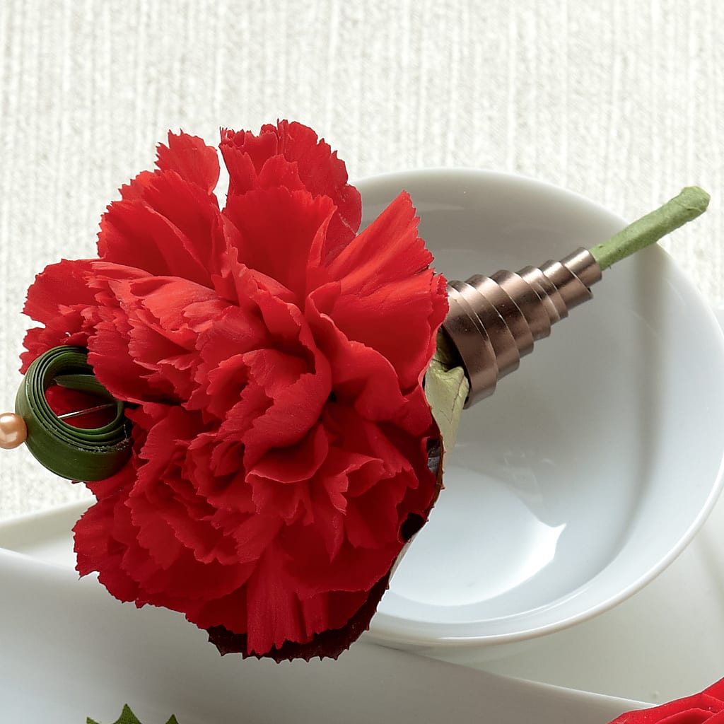 Red Carnation Boutonniere – LILY'S FLORAL DESIGN & GIFTS, Aberdeen SD