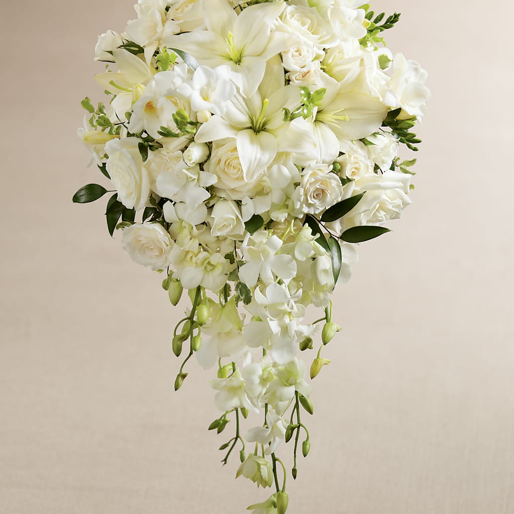 White Wonders Bouquet – LILY'S FLORAL DESIGN & GIFTS, Aberdeen SD