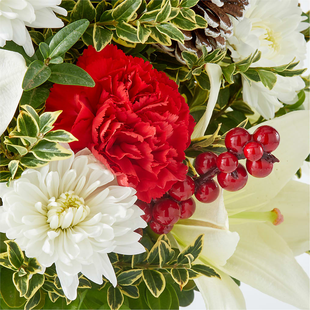 Festive Moments Tree – LILY'S FLORAL DESIGN & GIFTS, Aberdeen SD