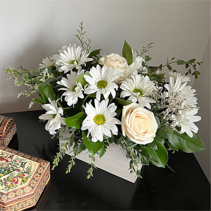 Fresh Linen Box Bouquet – LILY'S FLORAL DESIGN & GIFTS, Aberdeen SD