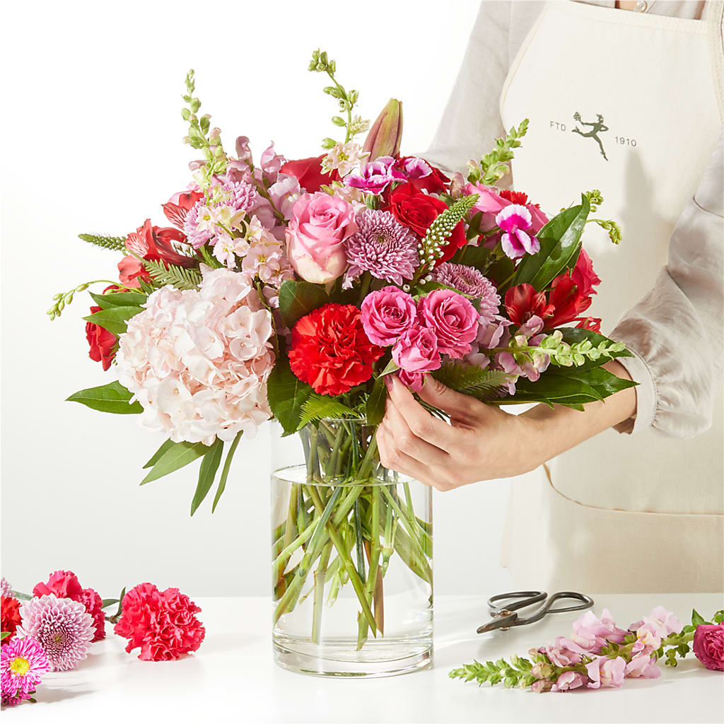 Swooning Over You - A Luxury Florist Original – LILY'S FLORAL DESIGN & GIFTS, Aberdeen SD