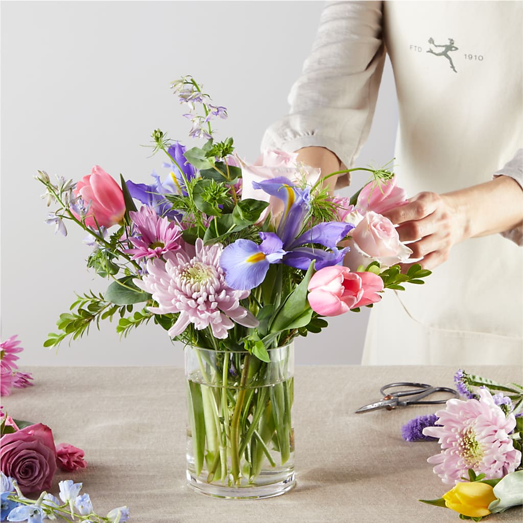 Pastel Tradition - A Florist Original – LILY'S FLORAL DESIGN & GIFTS, Aberdeen SD