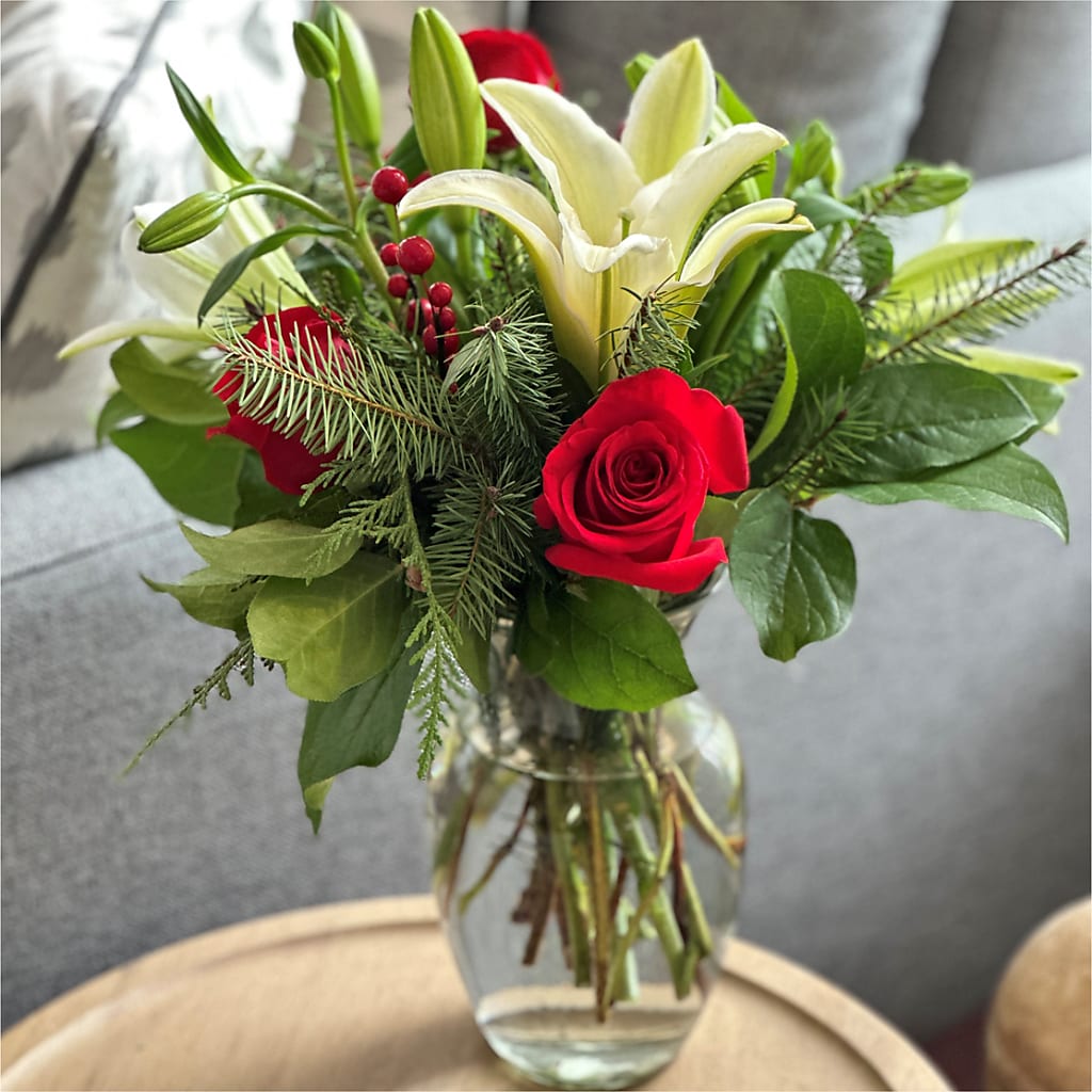 Sparkling Snowflakes Bouquet – LILY'S FLORAL DESIGN & GIFTS, Aberdeen SD