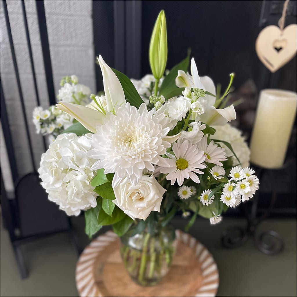 Classic Ivory – A Florist Original – LILY'S FLORAL DESIGN & GIFTS, Aberdeen SD