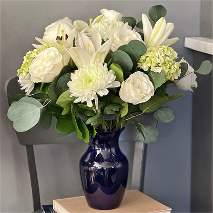 Snowy Dreams Bouquet – LILY'S FLORAL DESIGN & GIFTS, Aberdeen SD