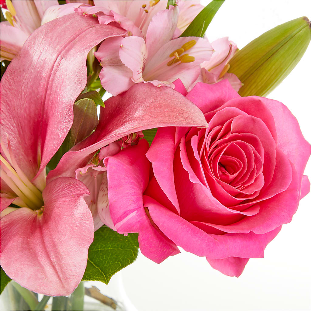 Lots of Love Bouquet – LILY'S FLORAL DESIGN & GIFTS, Aberdeen SD