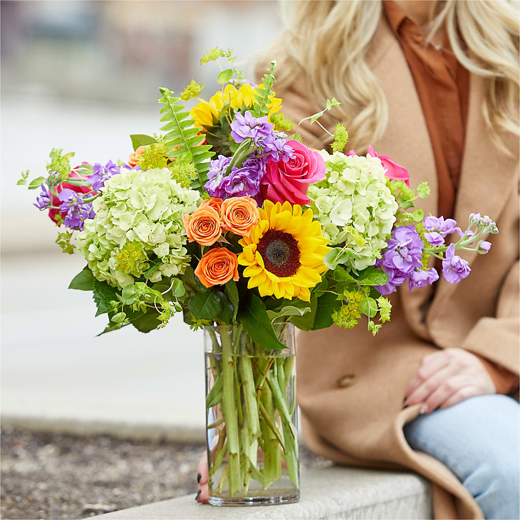 Vibrant Greetings Bouquet – LILY'S FLORAL DESIGN & GIFTS, Aberdeen SD